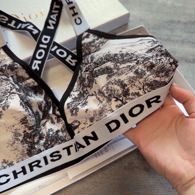 CHRISTIAN DIOR